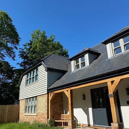 Flint House - Goodwood Events Bed and Breakfast Chichester Exteriör bild